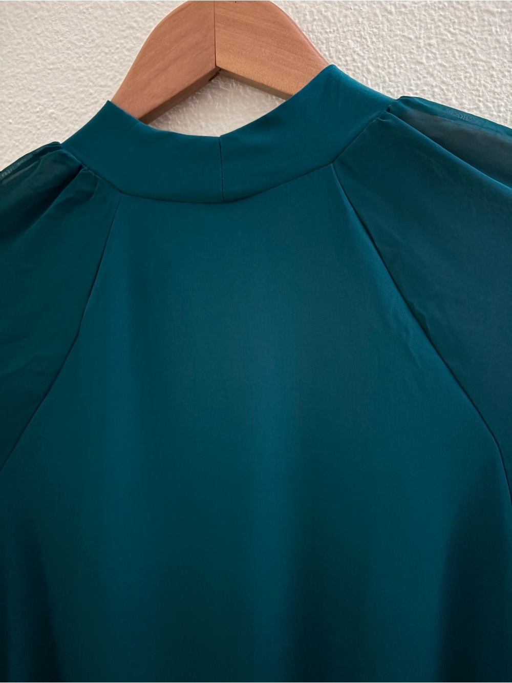 Zero 2 Eight Emerald Green Blouse Large Jeweled Button Bell Sleeve Top - Picture 7 of 8